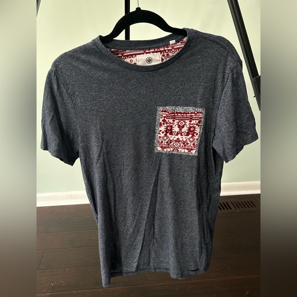 On the byas tshirt / size small